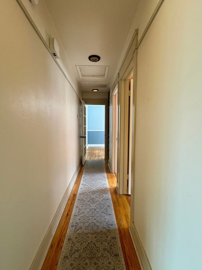 Building Photo - 8829 Greenview Pl