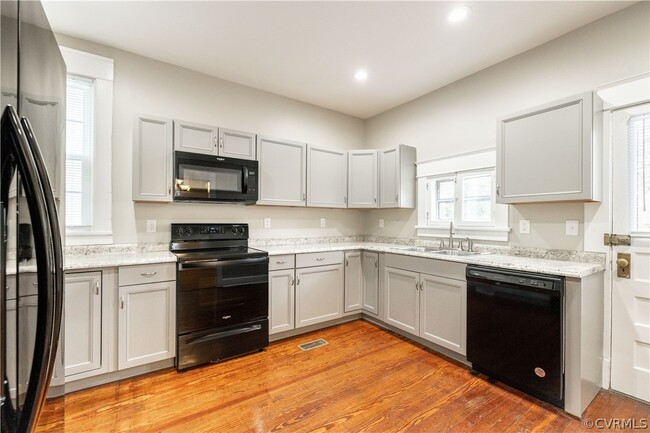 Building Photo - 2726 Hanes Ave