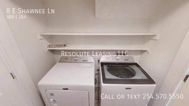 Building Photo - 8 E Shawnee Ln