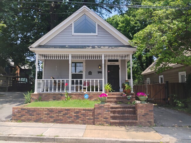 Building Photo - 2200 Vinton Ave