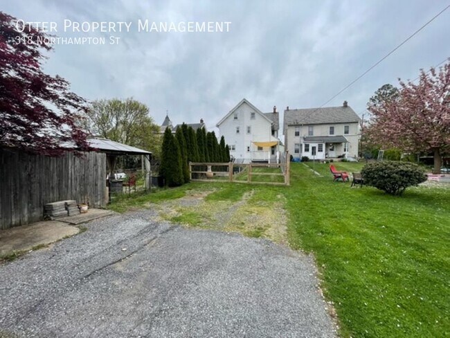 Building Photo - 3BR/2BA Spacious Home with Private Fenced ...