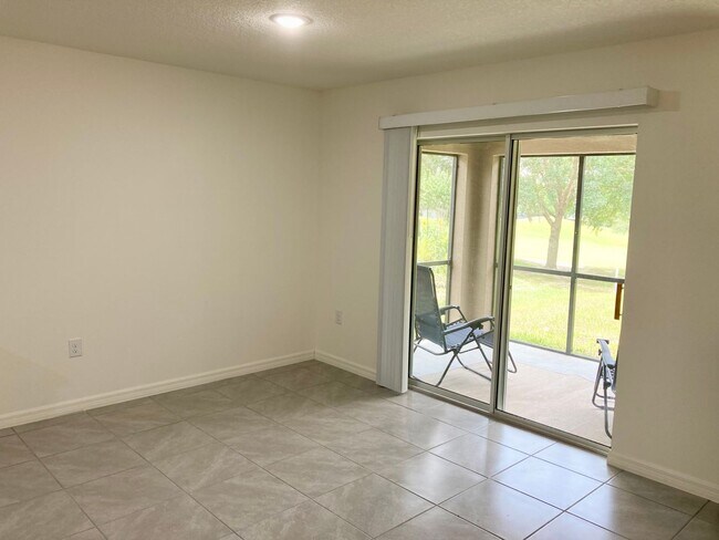 Building Photo - Golf Course Home!