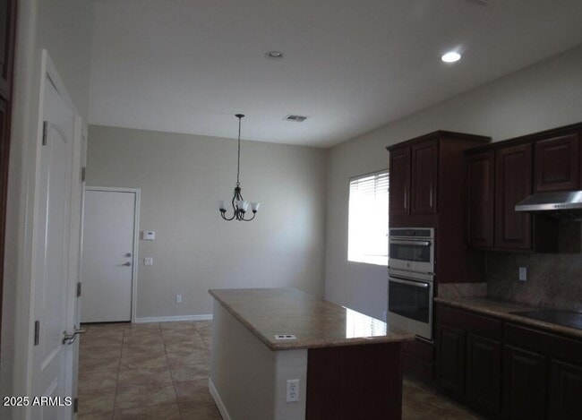 Building Photo - 637 E Indian Wells Pl