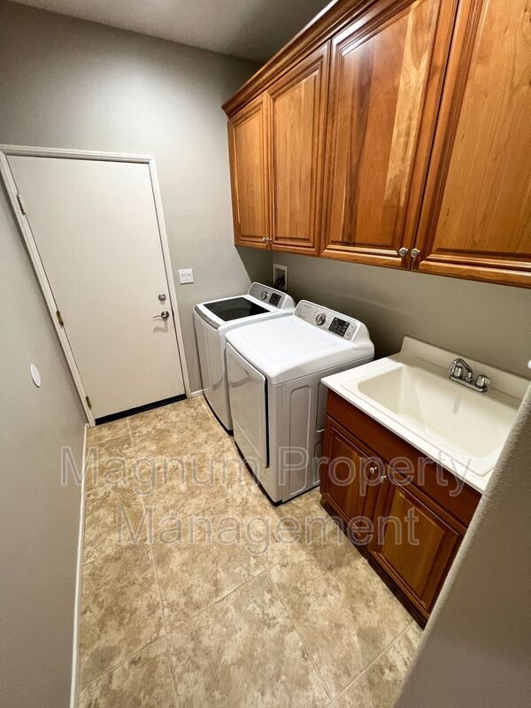 Building Photo - 34629 Sagebrush Ln