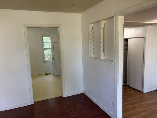 Building Photo - 1827 E McFarland St