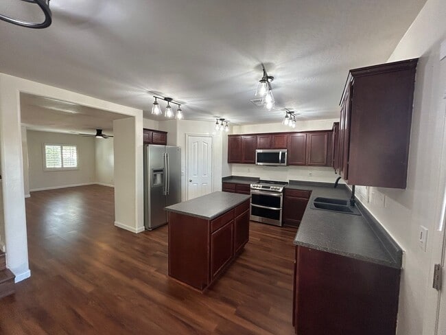 Building Photo - Move In Today! FREE October Rent! Stunning...