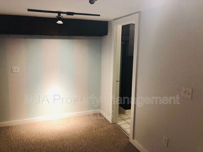 Building Photo - 346 Pierpont Ave