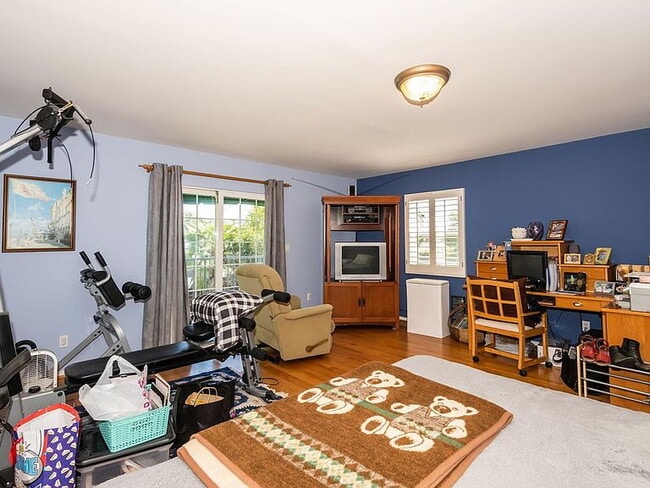 Building Photo - 7848 Bleriot Ave