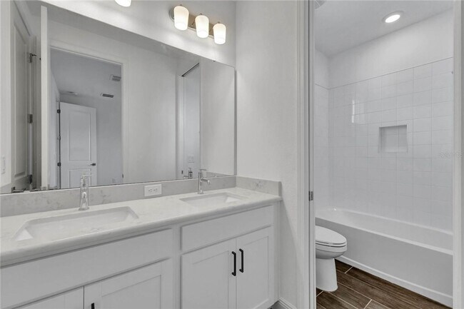 Building Photo - 13640 McMillan Dr