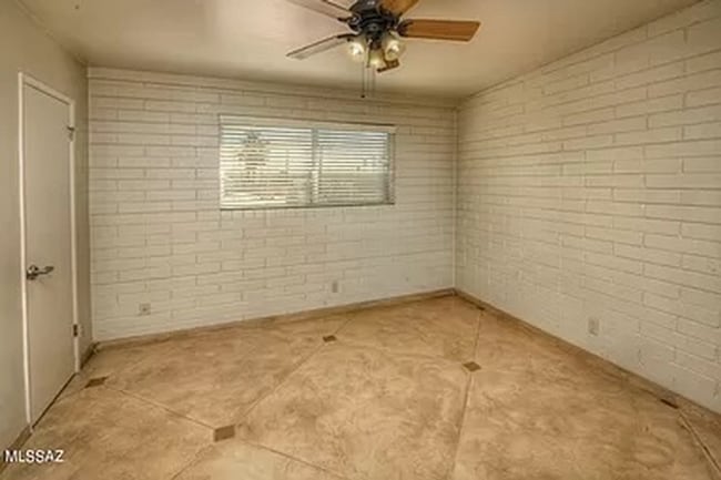 Building Photo - Cherry55-206