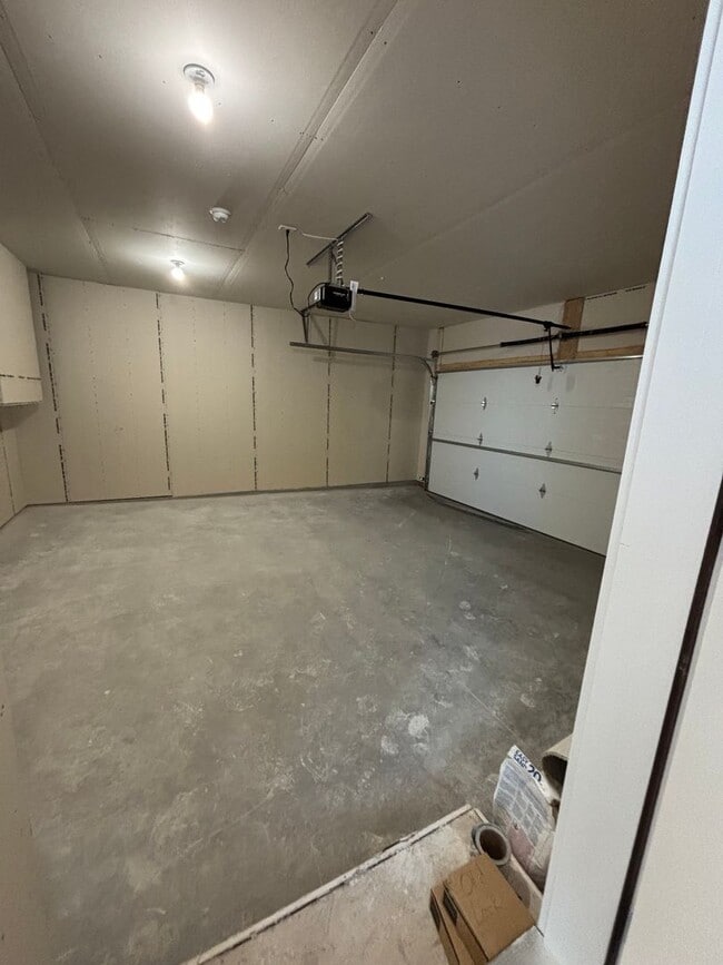 Building Photo - 3 Bed 3 Bath Townhome