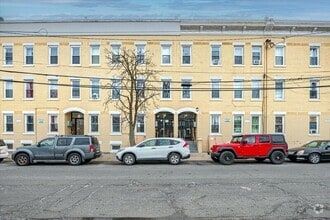 Building Photo - 428 Division St
