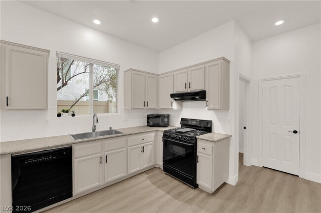 Building Photo - 1529 Tillman Falls Ave
