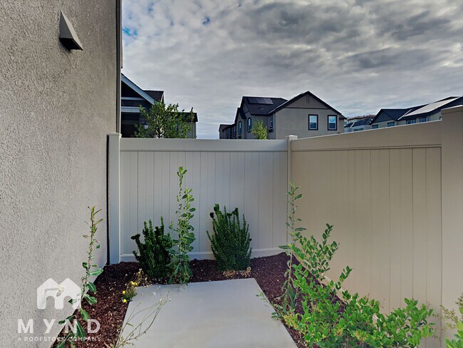 Building Photo - 2172 Brave Hawk Loop