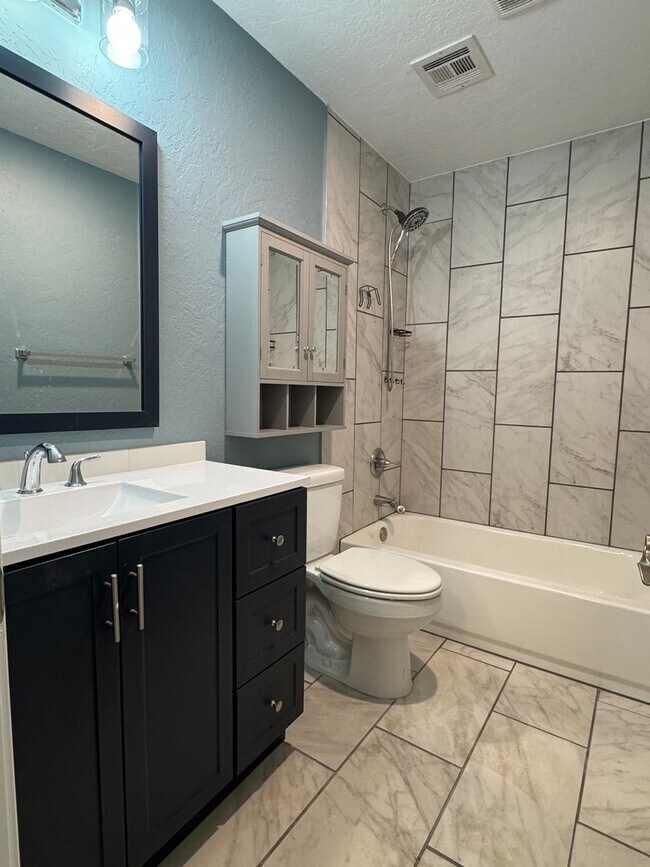 Building Photo - 4625 SW I Ave