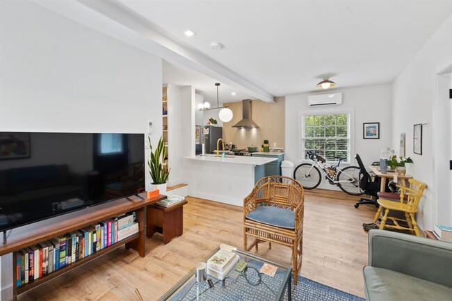 Building Photo - 2808 Jefferson St