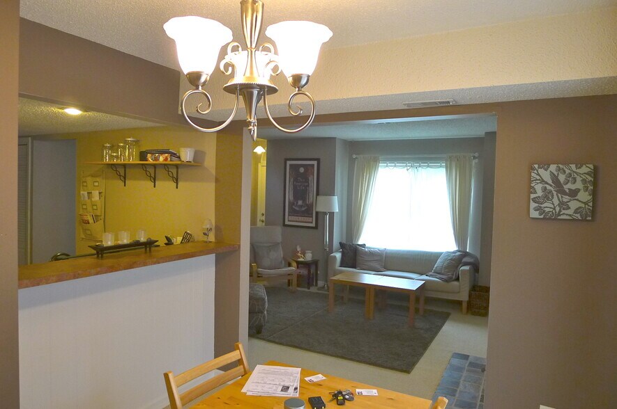 Building Photo - 108 Burwash Ave