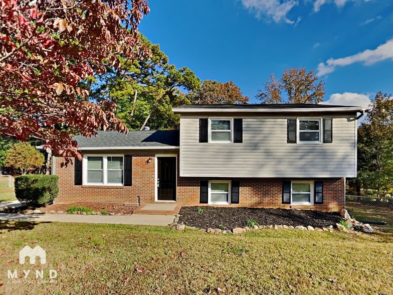 Primary Photo - 211 Buckskin Dr