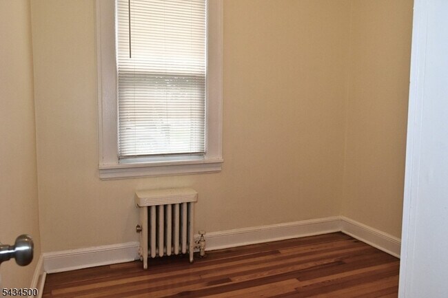 Building Photo - 139 Ray St