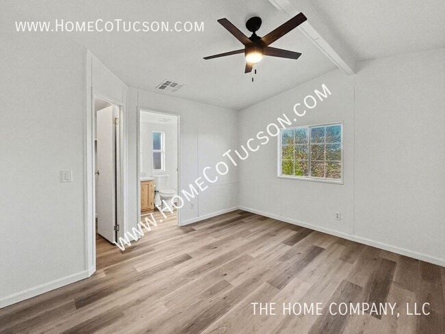 Building Photo - 9950 N El Uno Minor