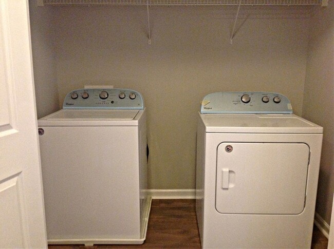 Building Photo - 2 bed 2 bath townhome