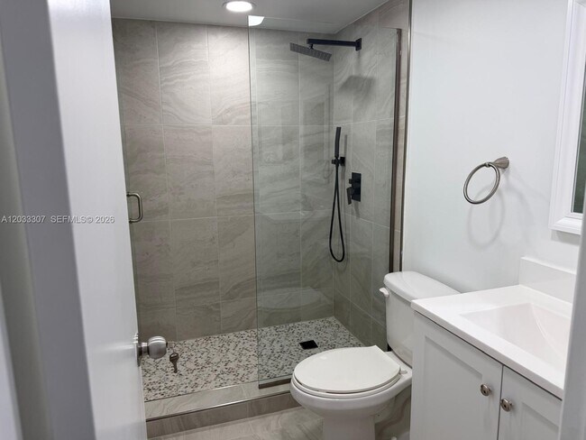 Building Photo - 4261 W Palm Aire Dr