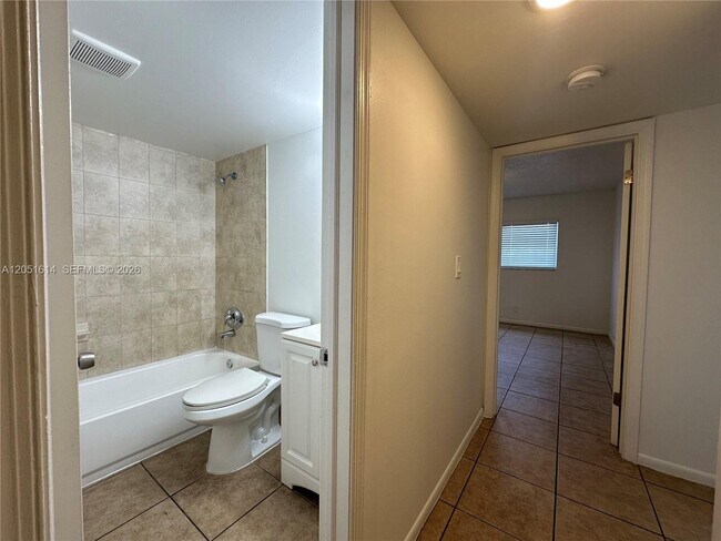 Building Photo - 1400 NE 56th St