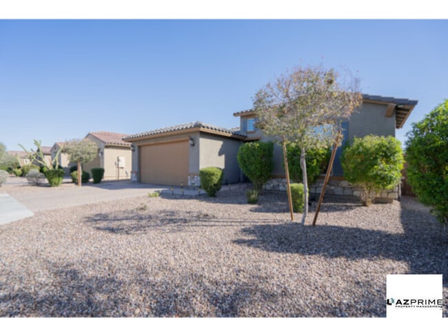 Building Photo - Elegant 4/3.5 Glendale House with Fire Pit &amp; Patio!