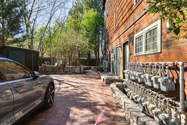 Building Photo - 411 Norfolk St