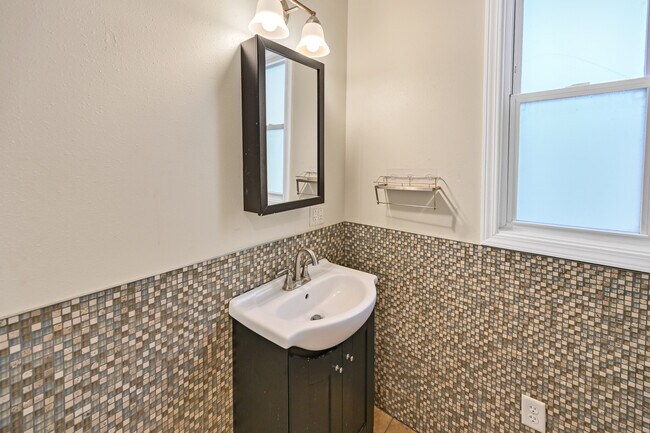 Building Photo - 2108 N 1st St