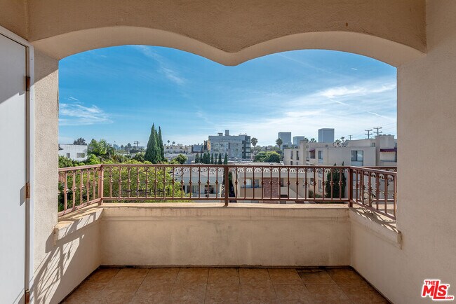 Building Photo - 1828 Glendon Ave