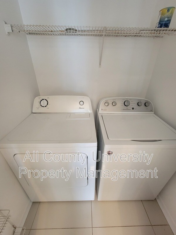 Building Photo - 2601 SW Archer Rd