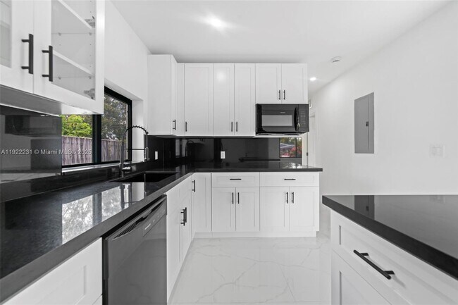 Building Photo - 1671 NE 174th St