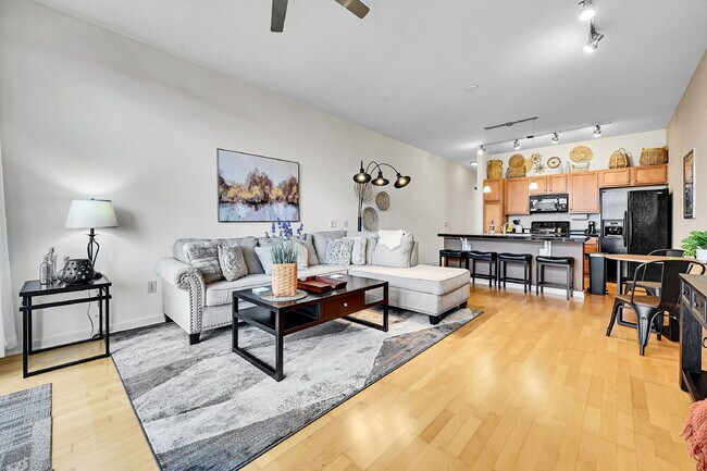 Building Photo - Immaculate, Fully Furnished  1-Bed 1-Bath Condo- Available Now!