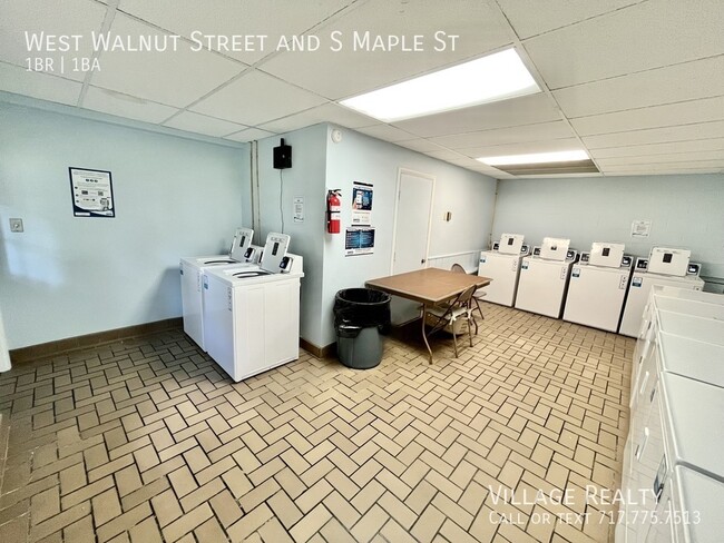 Building Photo - 86 W Walnut St