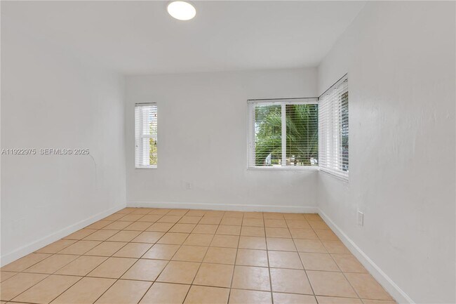 Building Photo - 505 SW 11th St