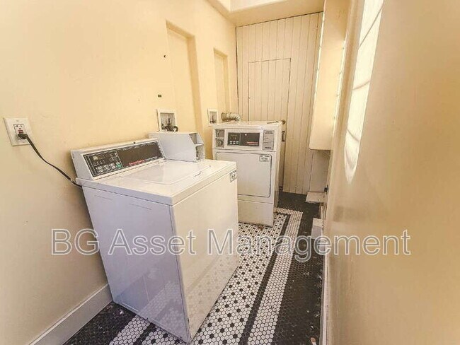 Primary Photo - 639 Carolina St