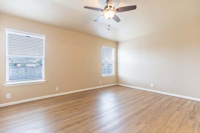 Building Photo - 259 Creekview Way
