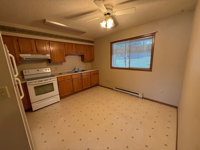 Building Photo - 2010 Ash Ave NE