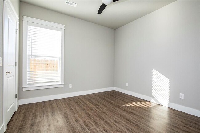 Building Photo - 1936 Seay Cir