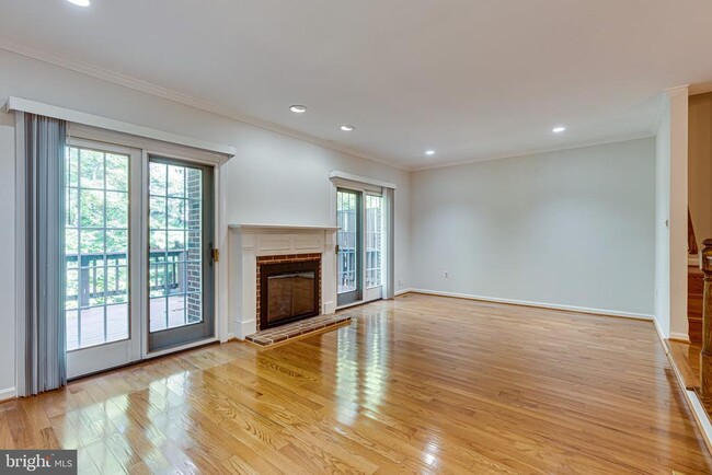 Building Photo - 6867 Williamsburg Pond Ct