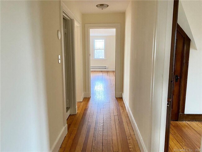 Building Photo - 242 S Main St