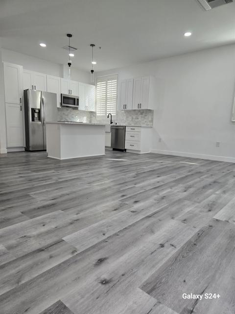 Building Photo - 110 W Island Ave