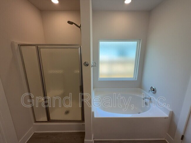 Building Photo - 7016 Whitetail Run Dr