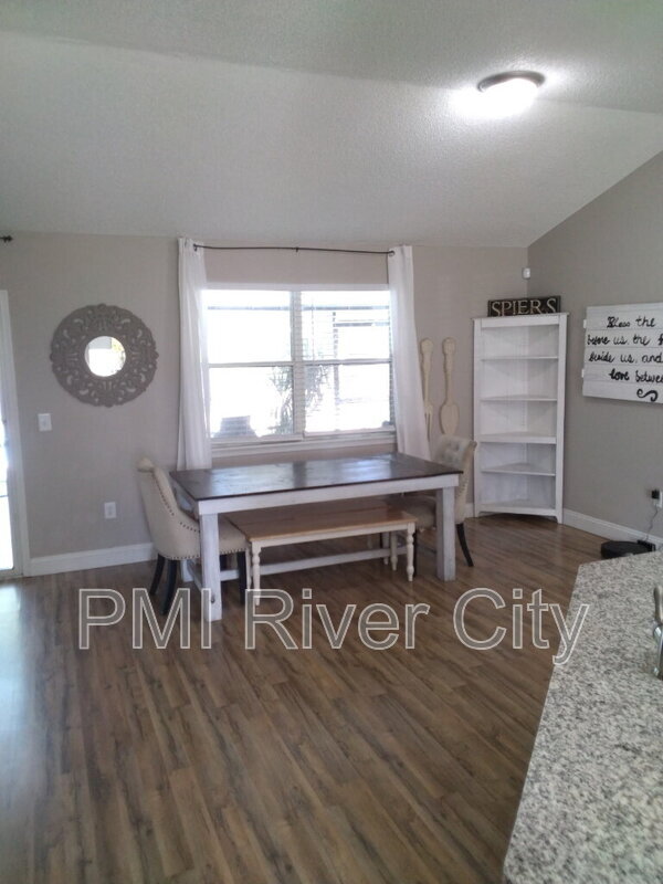 Building Photo - 2320 Locustwood Ct