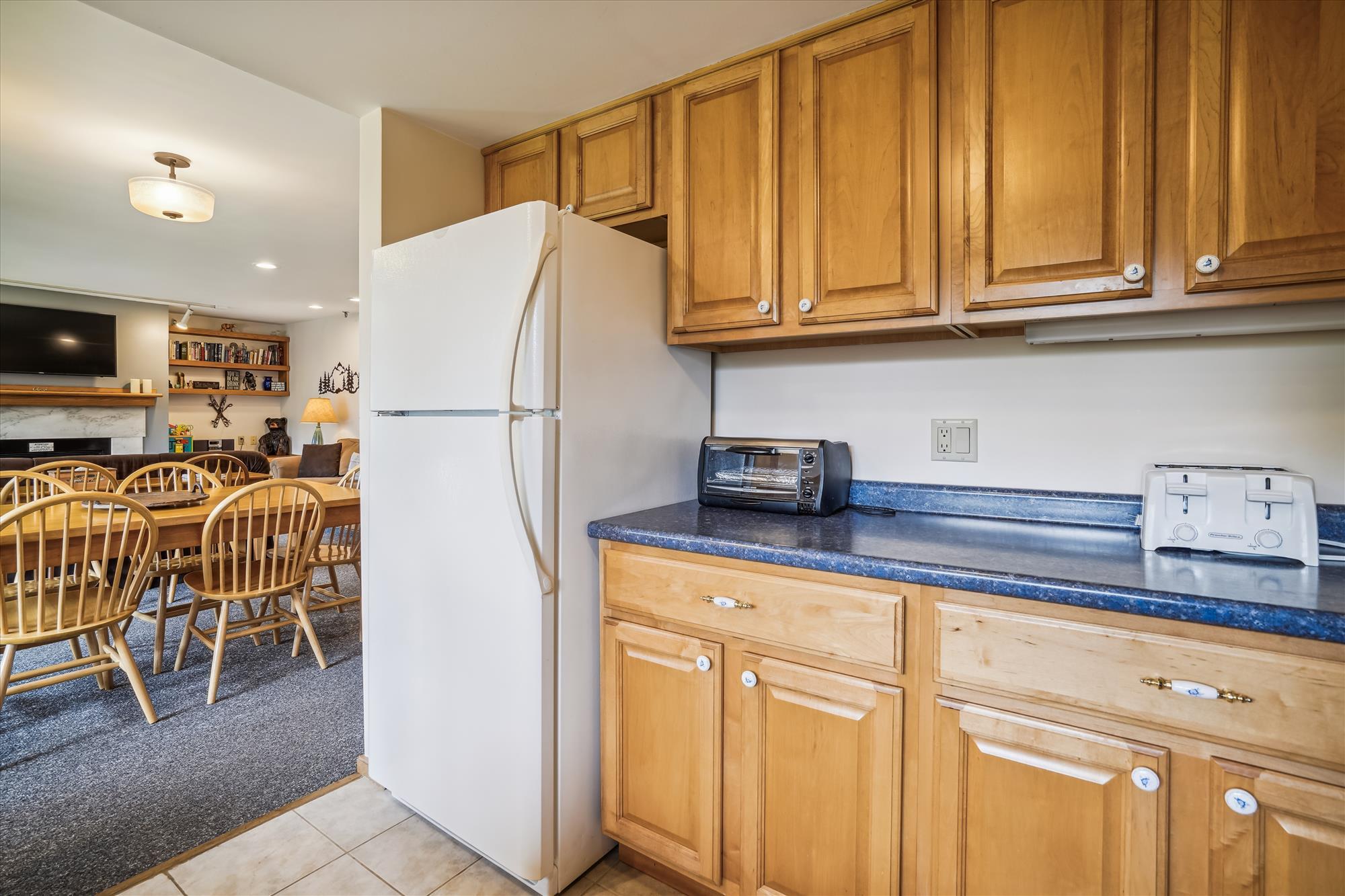 Building Photo - 768 E Mountain Rd