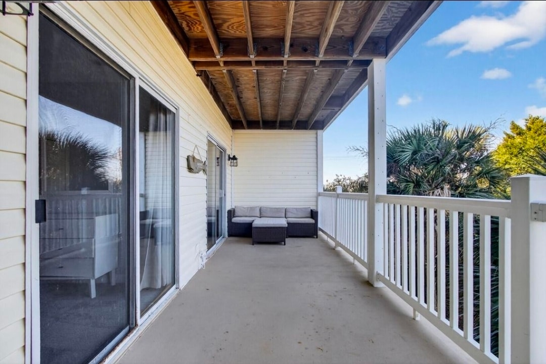 Building Photo - 2262 Folly Rd