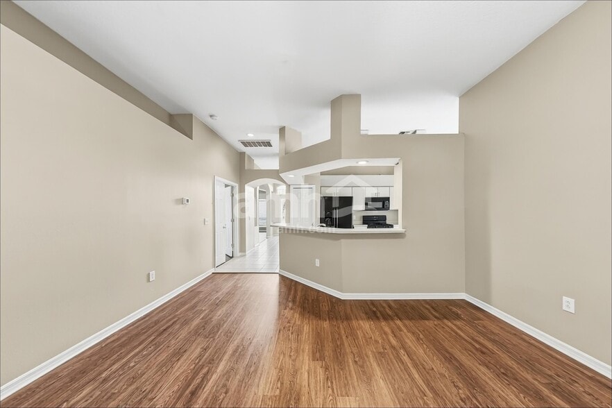 Building Photo - 30719 Tremont Dr