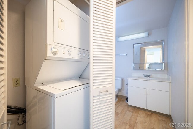 Building Photo - 215 N King St