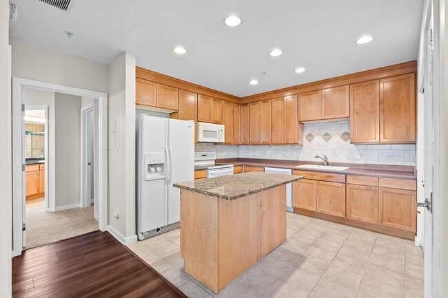 Building Photo - 4875 S Monaco St
